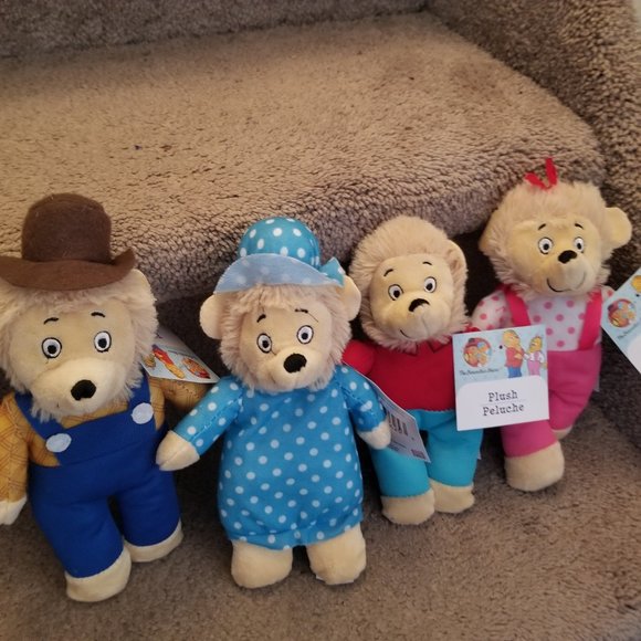 The Berenstain Bears Book (6 stories) and Set of 4 Plush - Picture 5 of 13